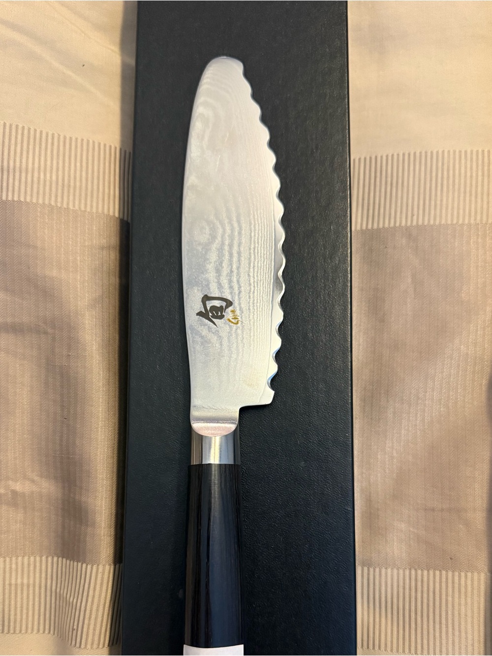 SHUN Serrated Bread Knife in Black and Silver